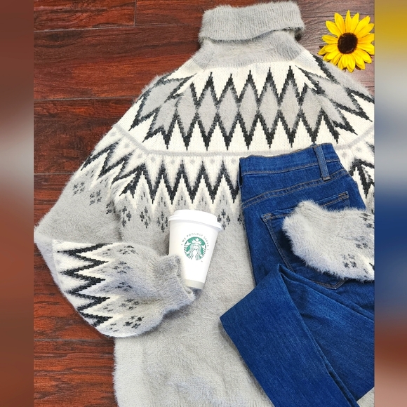 Diamond Turtleneck Ultra Soft SWEATER ✨️ - Picture 3 of 9